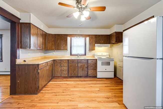 Building Photo - 211 Oak St Unit 211