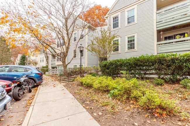 Building Photo - 2241 Lovedale Ln Unit J