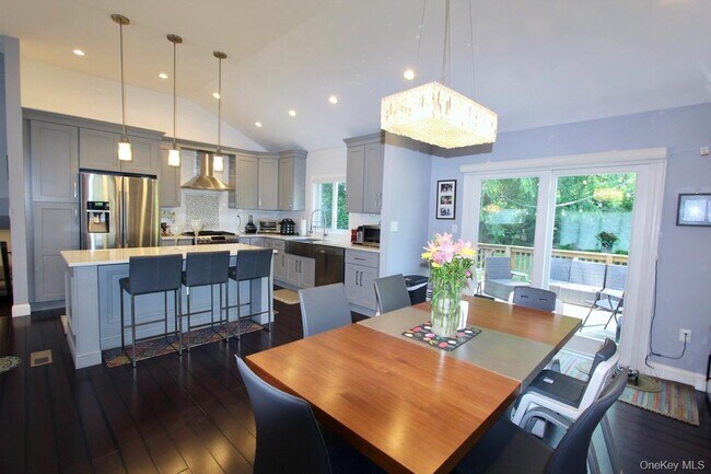 Photo - 83 Executive Dr