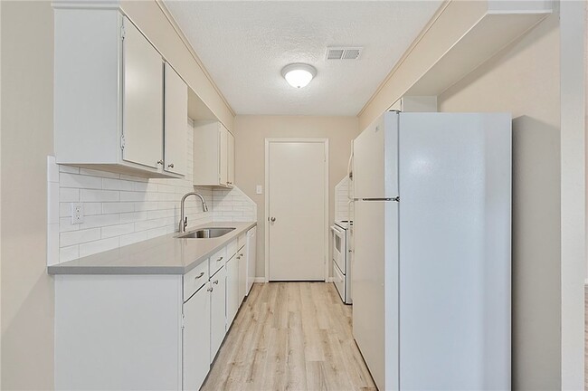 Photo - 805 San Benito Dr