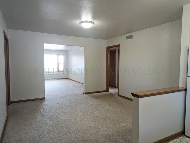 Photo - 562 N Mulford Rd Unidad 3