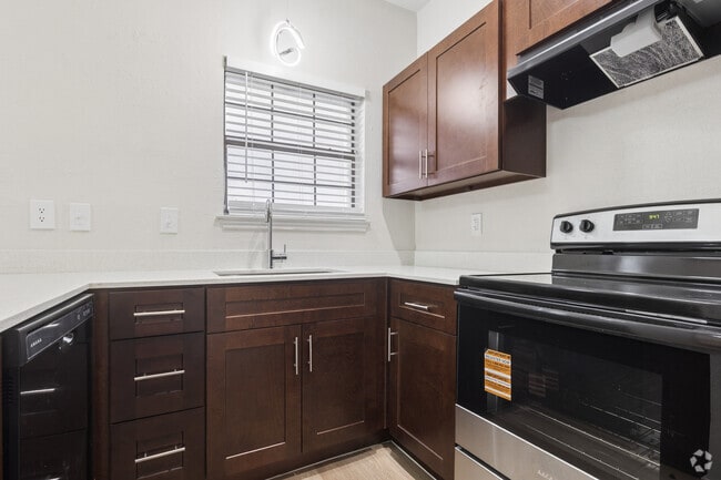 1BR, 1BA - 688SF - Kitchen