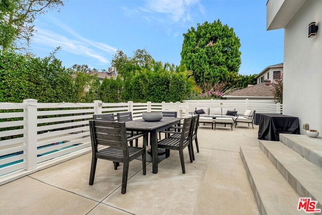 Photo - 18600 Cantara St