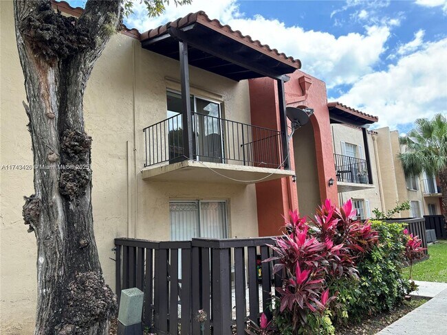 Building Photo - 10744 N Kendall Dr Unit M18-M18 Rental