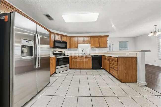 1466 Far Dr