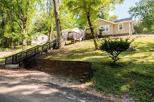 Photo - 712 Woodlawn Dr