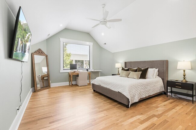 Photo - Luxury Downtown Home