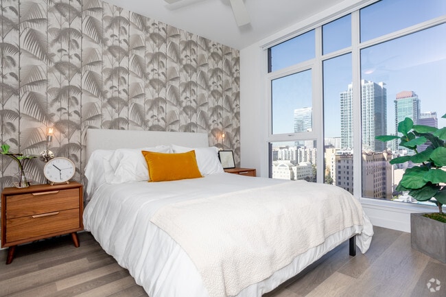 2HAB, 2BA - 990 ft² - 825 South Hill