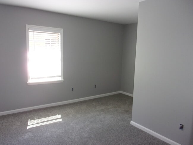 Photo - 1594 Oakwood St