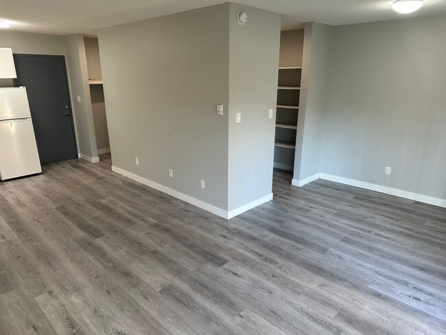 Photo - 13516-102 102 St NW Unit 111