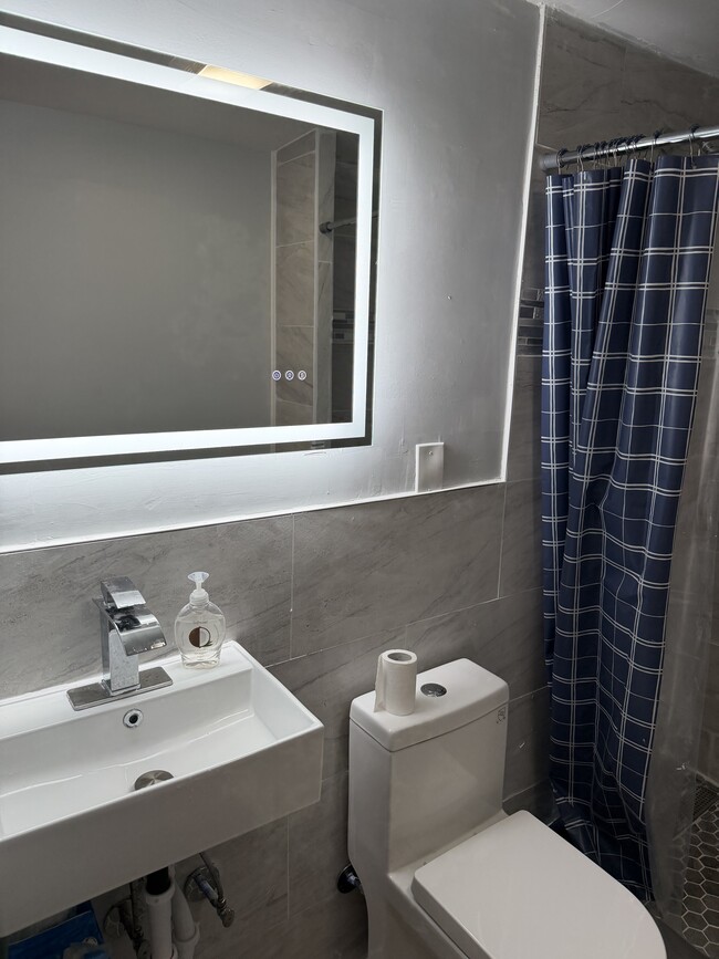 Photo - 2640 Moore St Unidad A