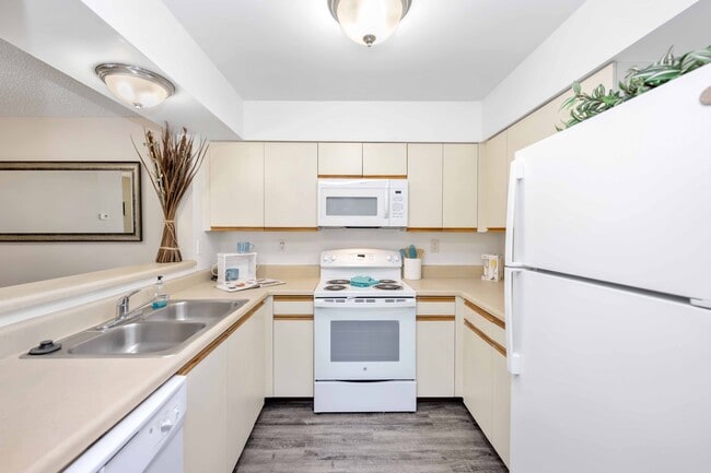 2BR, 1BA - 1,834SF - Kitchen