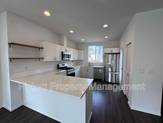 Photo - 814 NW Highgarden Dr