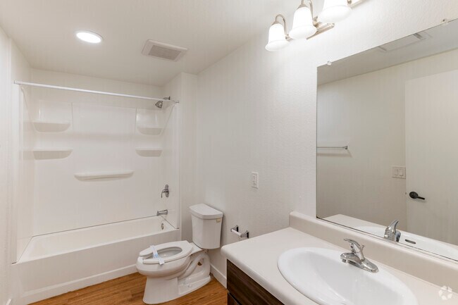 3BR, 2BA - 1,137SF - Second Bathroom