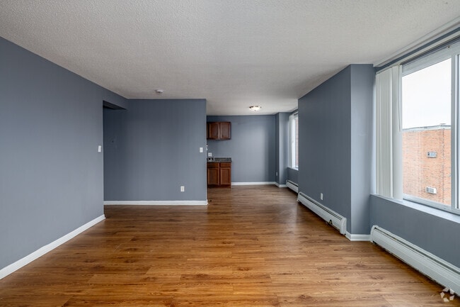 1BR, 1BA - 700SF - Living Room - Greenfield Manor