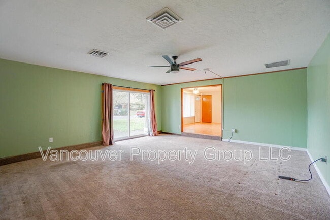 Photo - 403 NE 123rd Ave