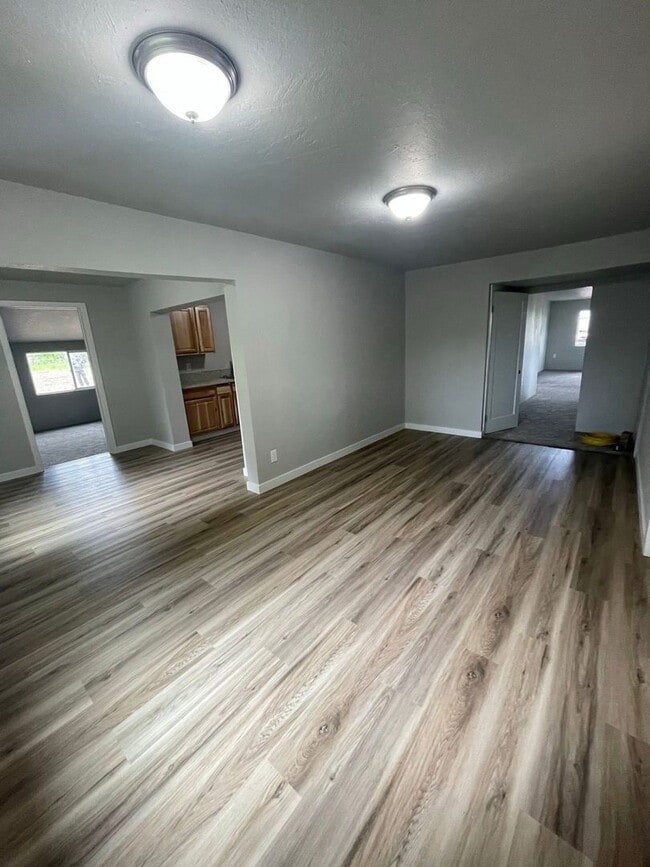 Building Photo - Newly Remolded 3 Bedroom, 1 Bathroom Home