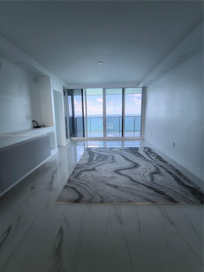 Building Photo - 19111 Collins Ave Unit 2906