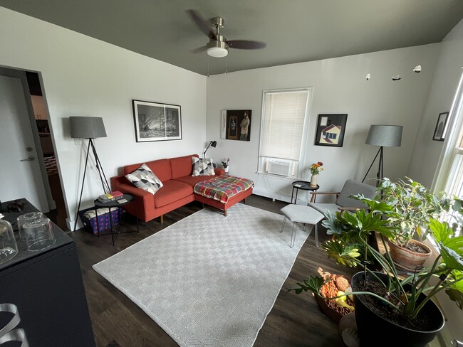 Building Photo - 137 Bracewell Ave Unit Upper Rental