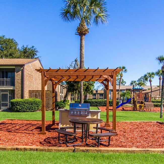 Laurel Pointe