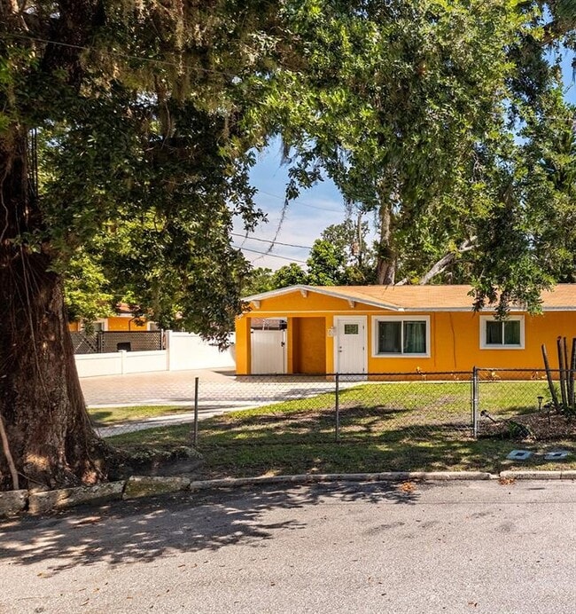 Building Photo - 1731 4th Ave E