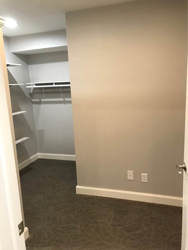 Photo - 406 Howard St