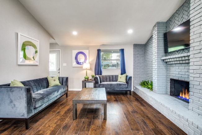 Photo - 831 Loganwood Ave