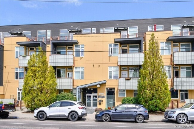Building Photo - Sunny 3rd floor RiNo Corner Unit Condo- Gr...