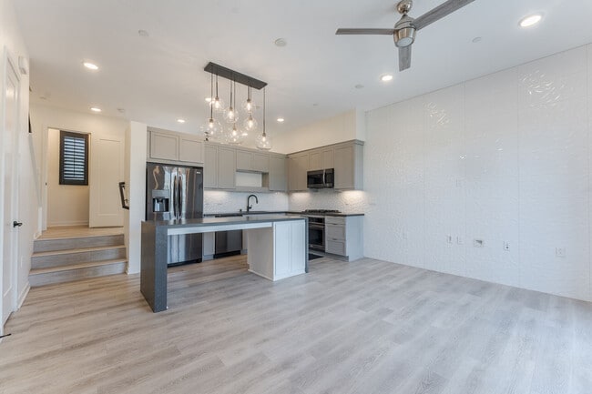 Building Photo - Anden Rental