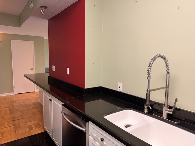 Photo - 1400 Hermann Dr Unit 11D