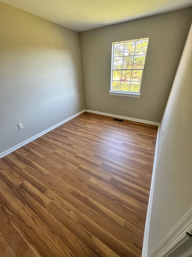 Photo - Updated townhouse convenient to Laburnum/Mechanicsville Tnpk