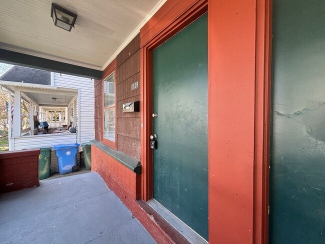 Photo - 1107-1109 South Clinton Unit 1109