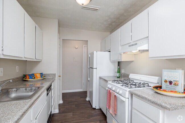 2BR, 2BA - 1,104SF - Classic - Kitchen