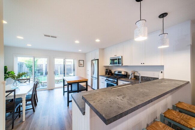 2465 Caminito Ocean Cove