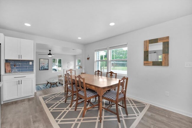Charming 3-Bed home with 2.5 Baths in Fort Walton Beach – Your Ideal Coastal Retreat!