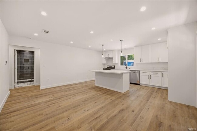 Photo - 17024 Parthenia St