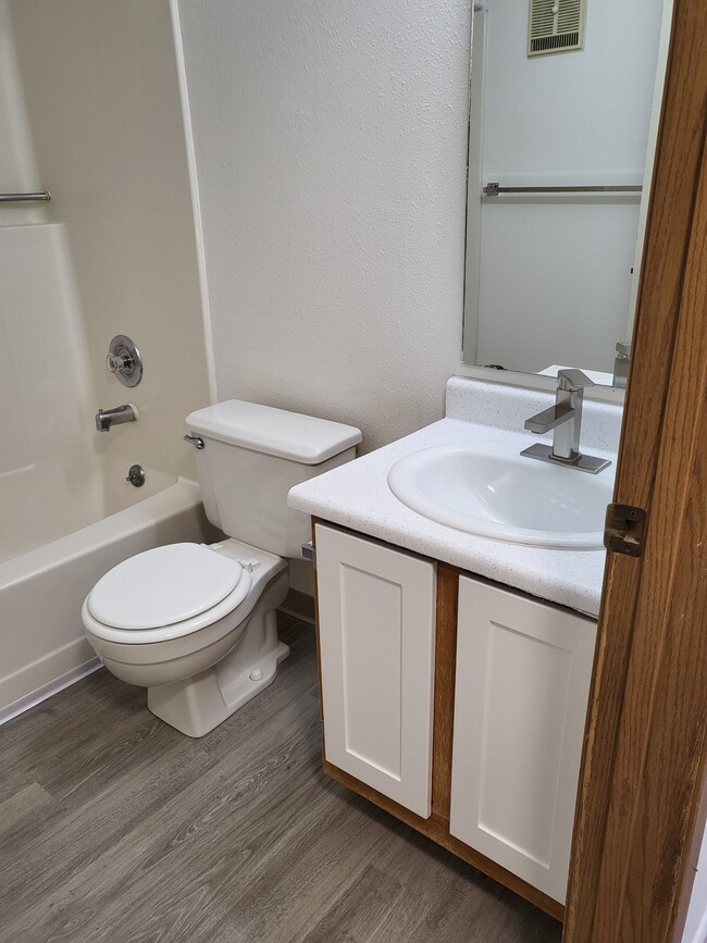 Oakwood Club Apartments