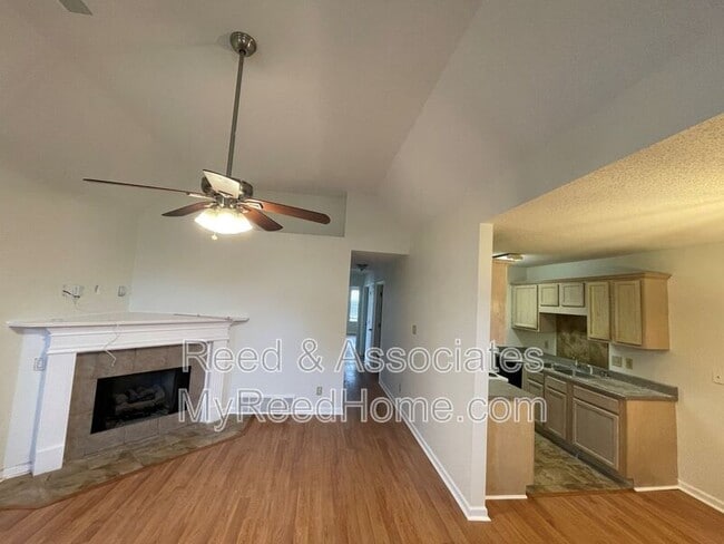 Photo - 1490 Estacada Way