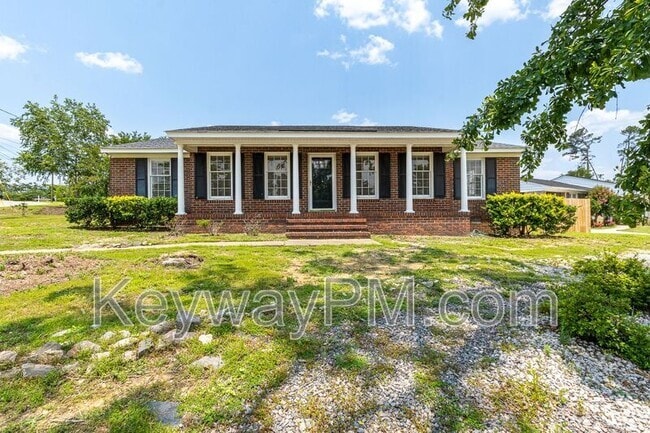 Building Photo - 221 Kings Chapel Rd Rental