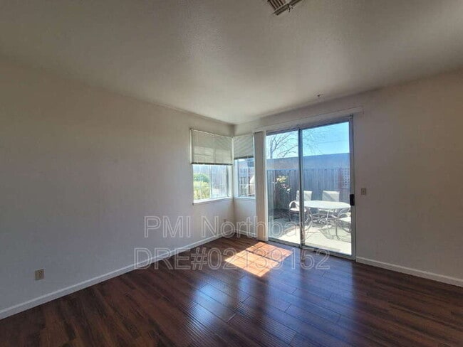 Photo - 68 Manchester Dr