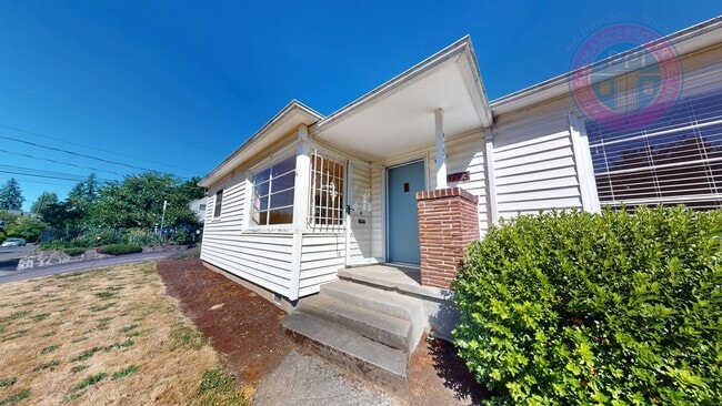 Building Photo - North Portland Living at Its Best | 2 Bed, 1 Bath!