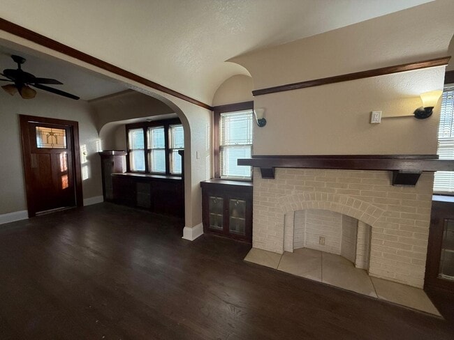 2860 N 47th St Unit 2860 Lower