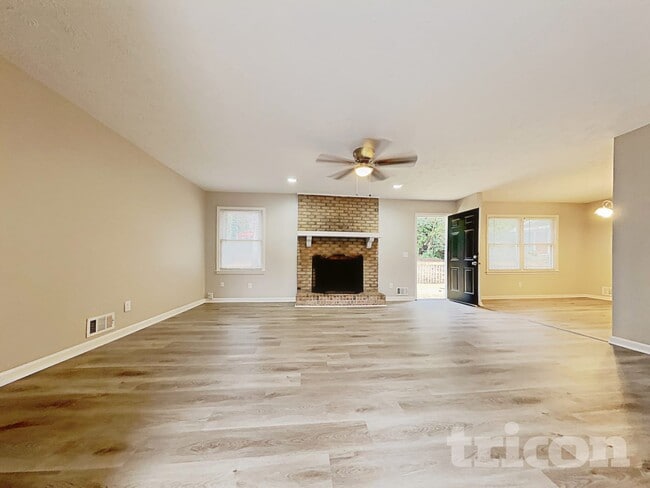 Photo - 546 Candlewick Ln NW
