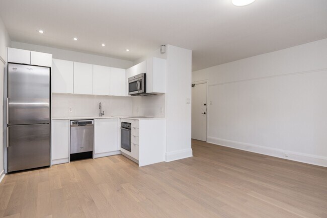 Photo - 110 Oriole Pkwy Unit 102