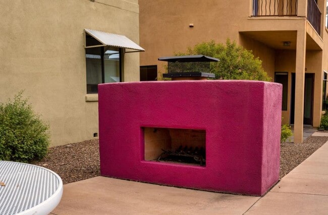 Photo - 2010 E 1st St