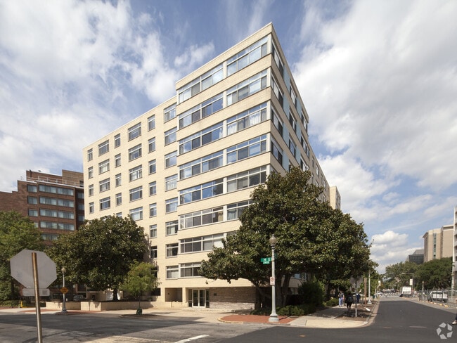 Building Photo - 2401 H St NW Unit Bon Wit Plaza