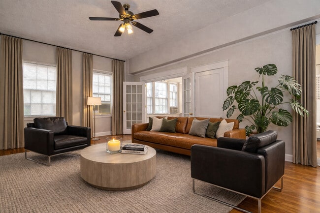 Large 1BR, 1BA, 625sf / Living Room