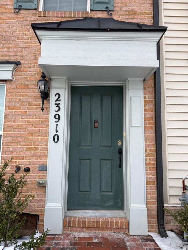 Building Photo - 23910 Catawba Hill Dr