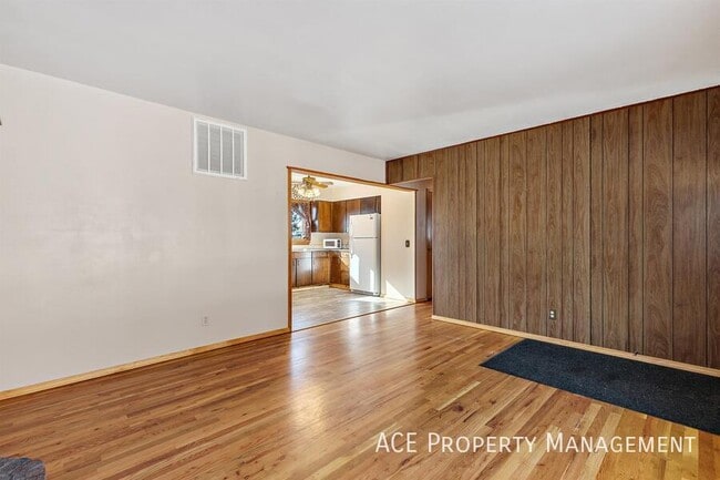 Photo - 155 Fairmont Blvd