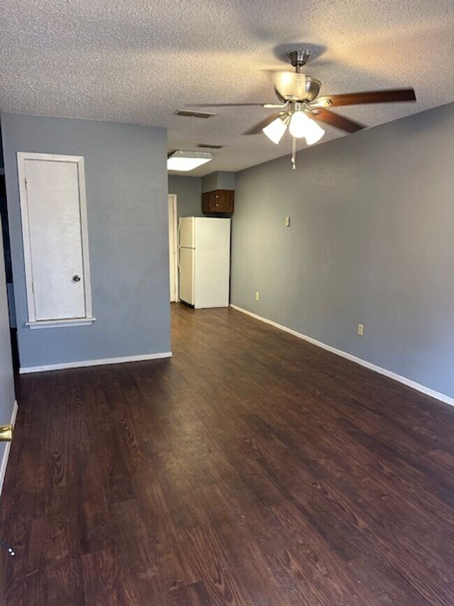 Photo - 406 Kearley Dr Unit b